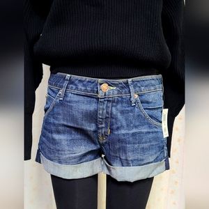 Hampton, cuffed shorts